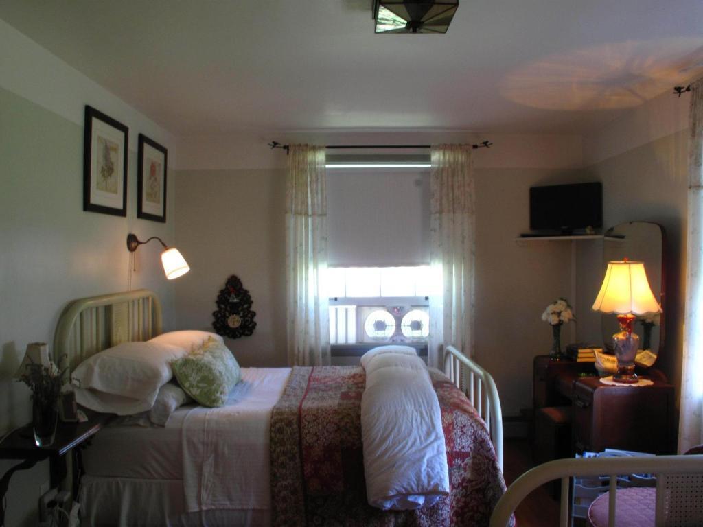 Omstead'S On Erie B&B Wheatley Ruang foto